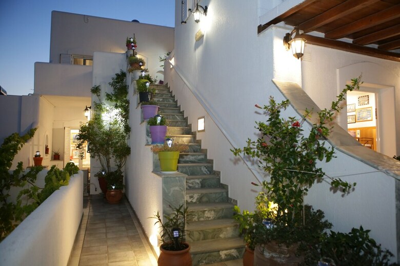 Kontaratos Studios & Apartments