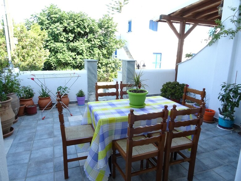 Kontaratos Studios & Apartments