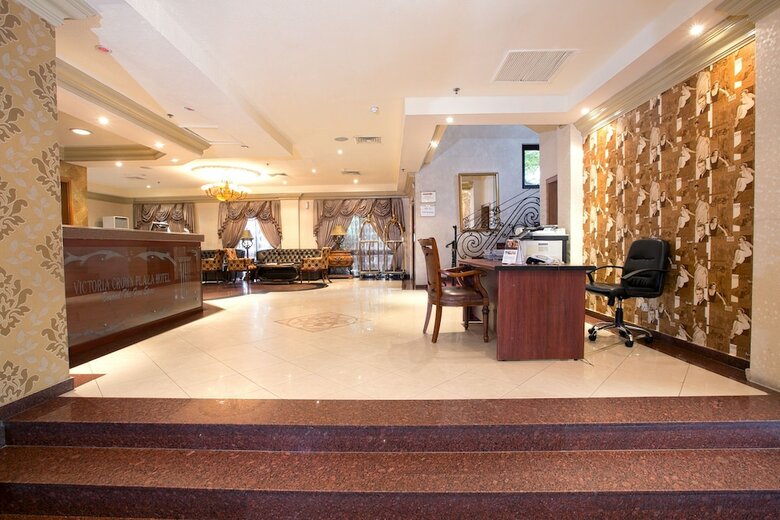 Victoria Crown Plaza Hotel