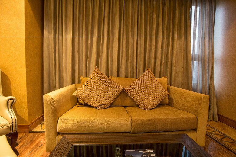 Victoria Crown Plaza Hotel
