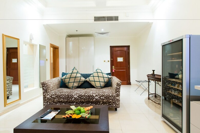 Victoria Crown Plaza Hotel