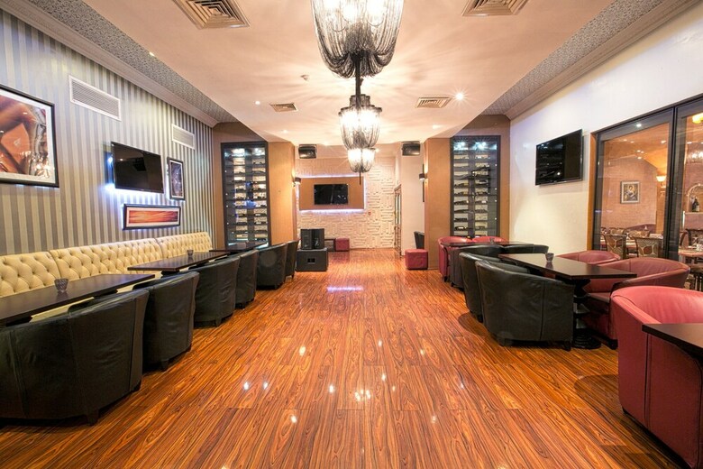 Victoria Crown Plaza Hotel