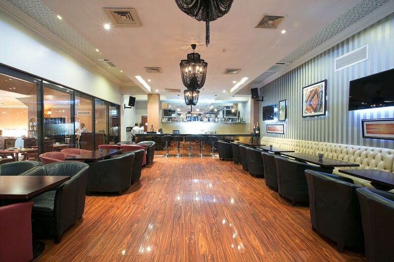 Victoria Crown Plaza Hotel