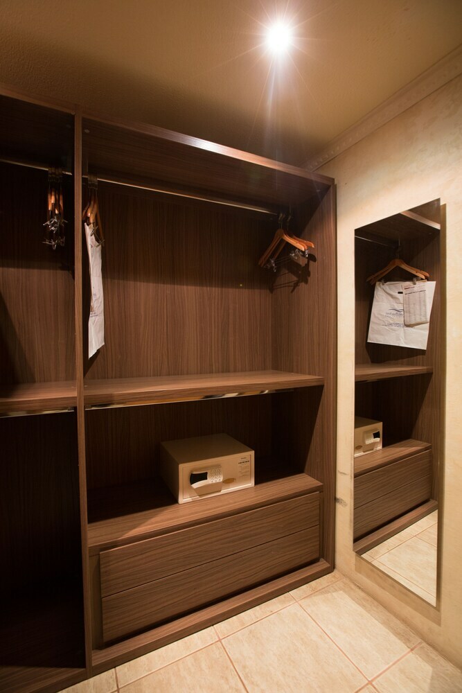 Victoria Crown Plaza Hotel