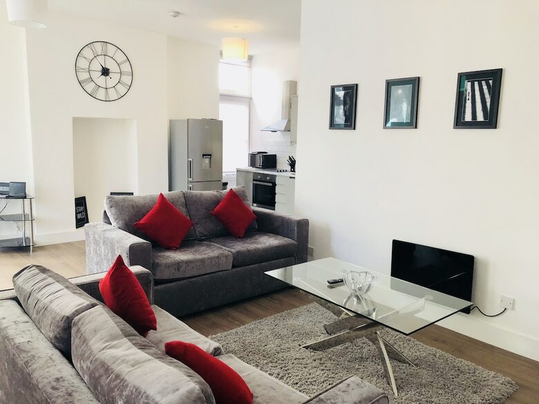 Spacious & Modern 2 Bed Apartment At Knightsbridge London