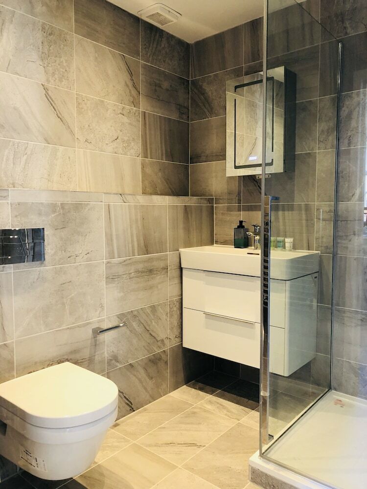 Spacious & Modern 2 Bed Apartment At Knightsbridge London