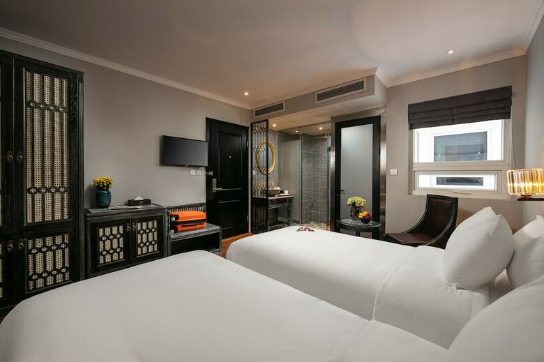 Shining Central Hotel & Spa