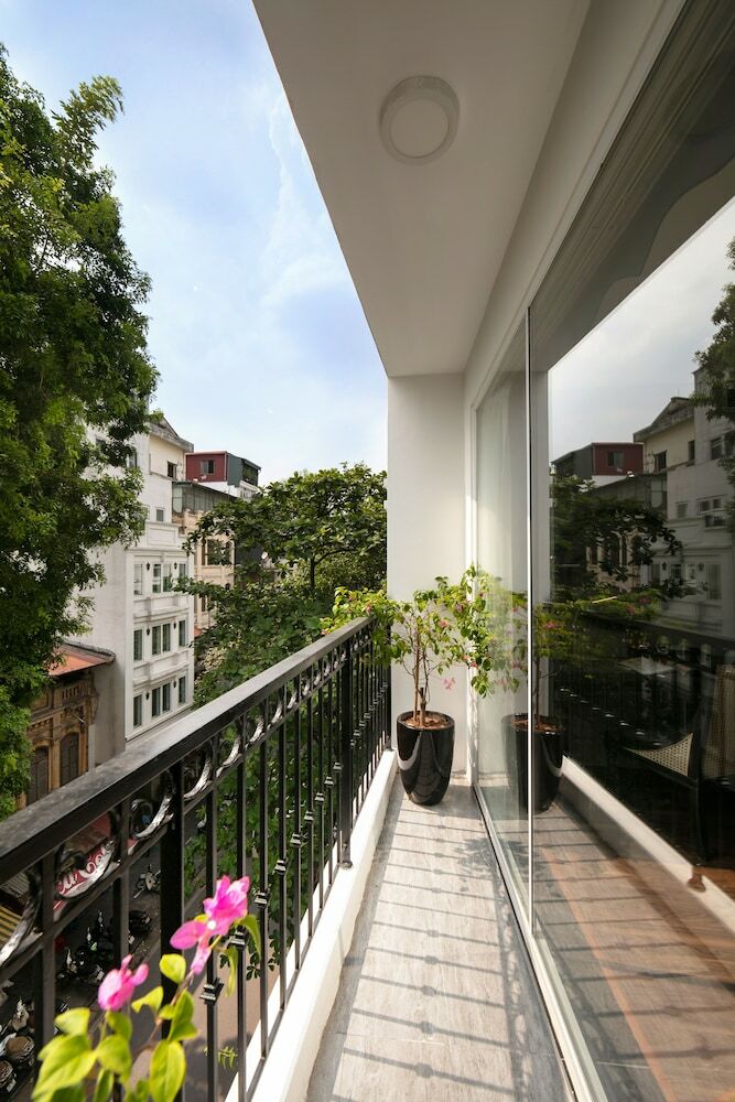Shining Central Hotel & Spa