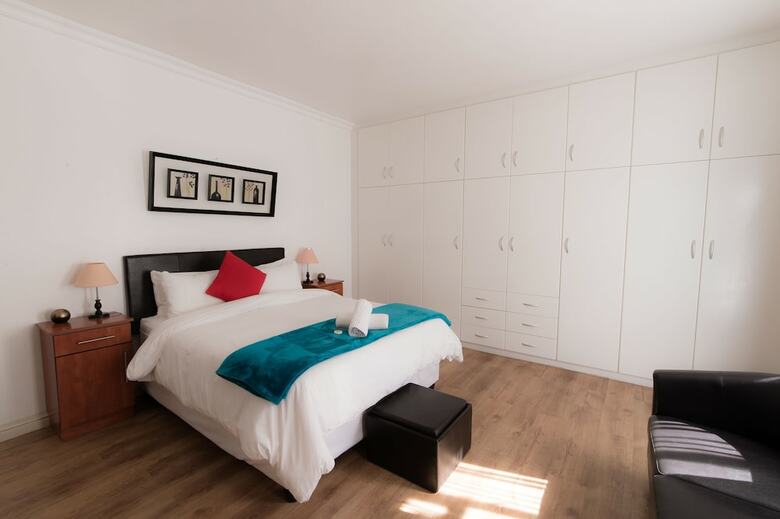 Hotel Nama White Guest House