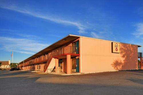 Motel Super 6 Inn & Suites Pensacola