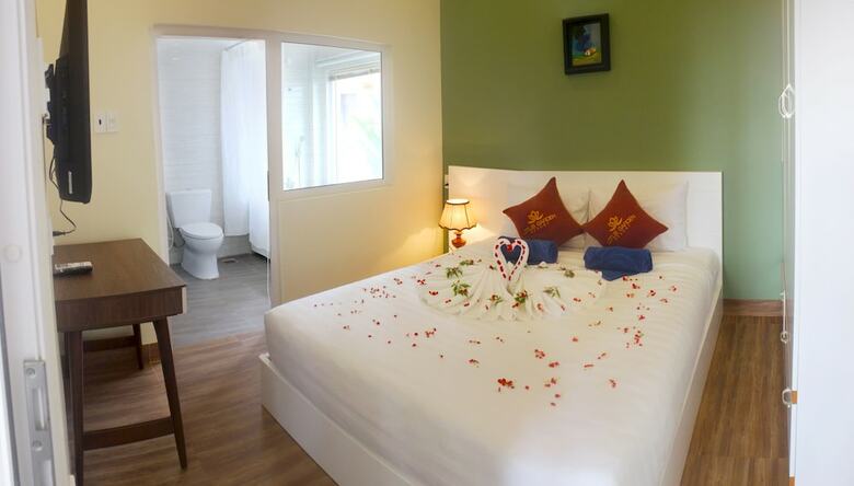 Hotel Lotus Garden Resort