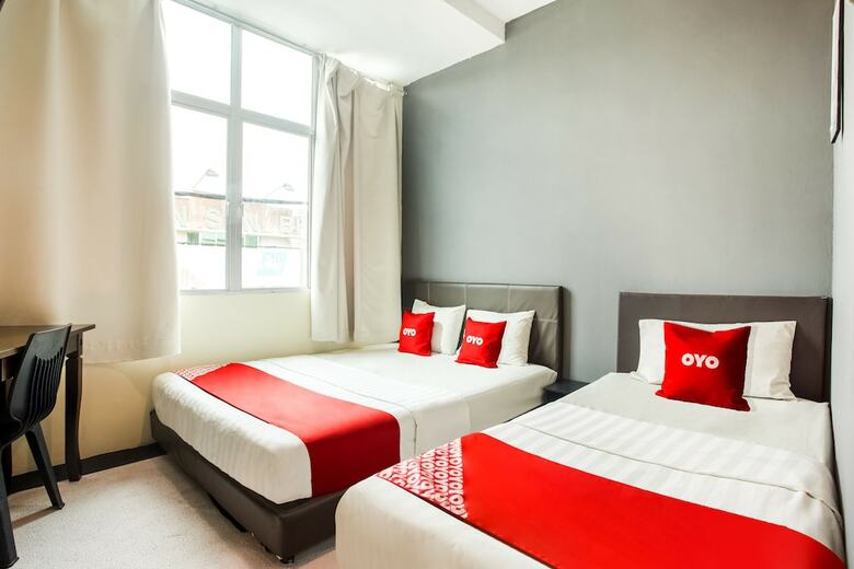 Oyo 44116 Sk Hotel 2