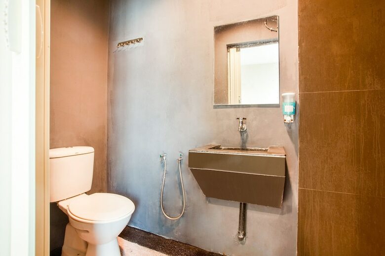 Oyo 44116 Sk Hotel 2