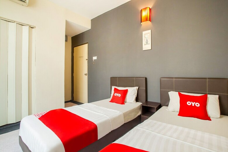 Oyo 44116 Sk Hotel 2