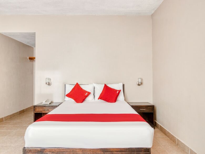 Hotel Capital O La Siesta