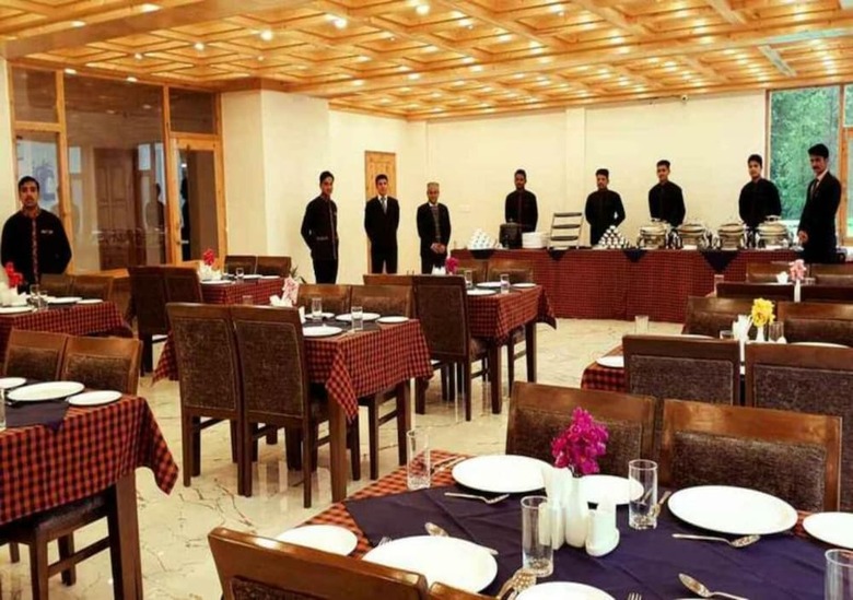 Hotel Gezellig Inn - Vardhan Hills