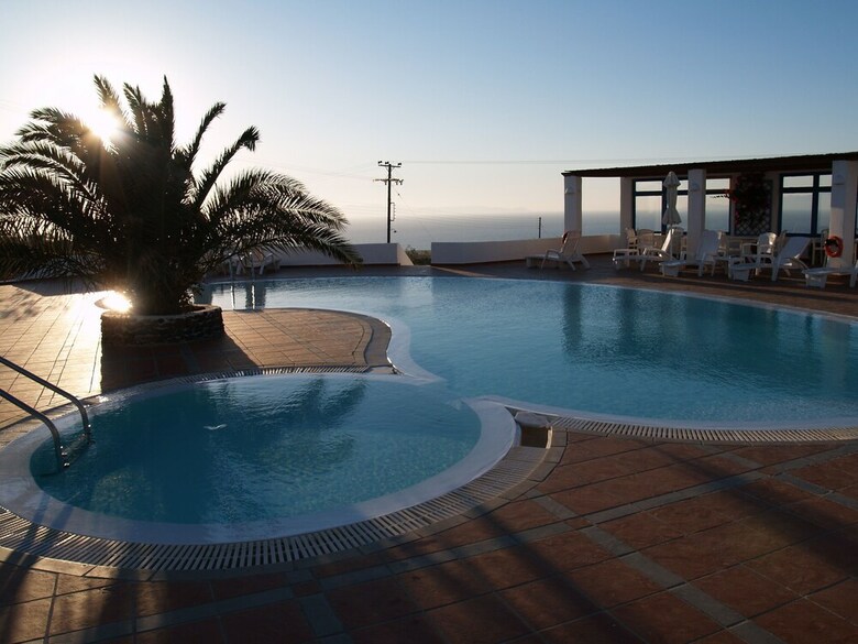 Anemomilos Hotel & Apartments