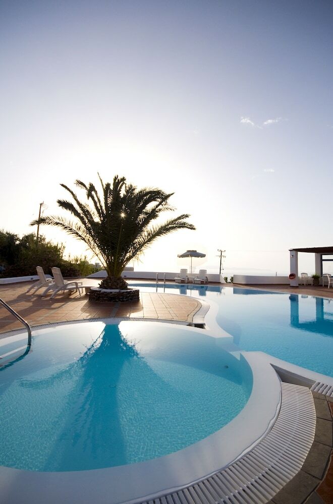 Anemomilos Hotel & Apartments