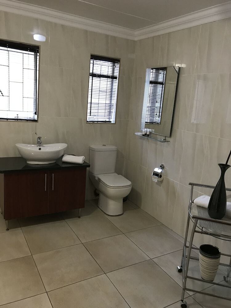 Hotel Global Village Guest House
