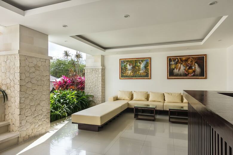 Hotel Adhiloka