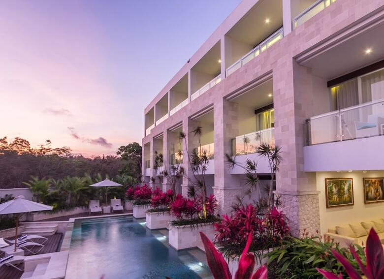 Hotel Adhiloka
