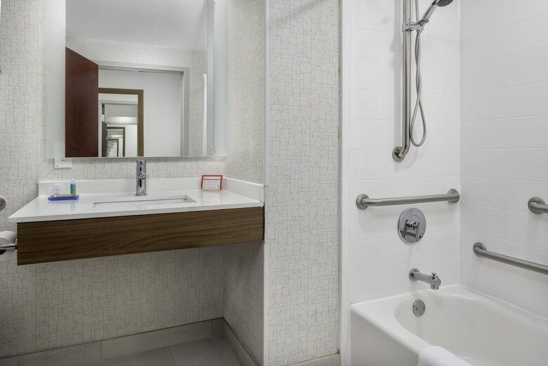 Holiday Inn Express Hotel & Suites Macon-west