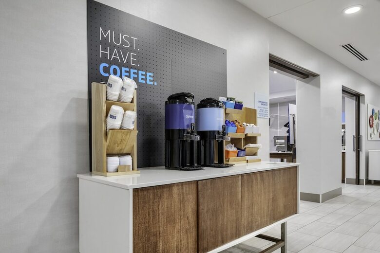 Holiday Inn Express Hotel & Suites Macon-west