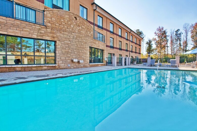 Holiday Inn Express Hotel & Suites Macon-west