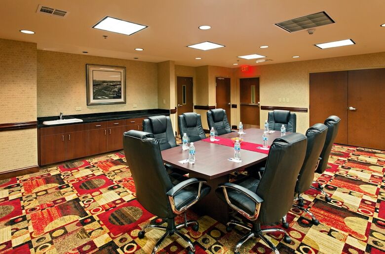 Holiday Inn Express Hotel & Suites Talladega