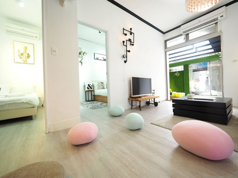 Hotel Through Ab