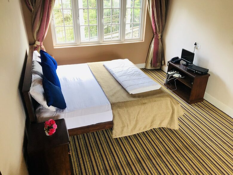 Hotel Swiss Cottage