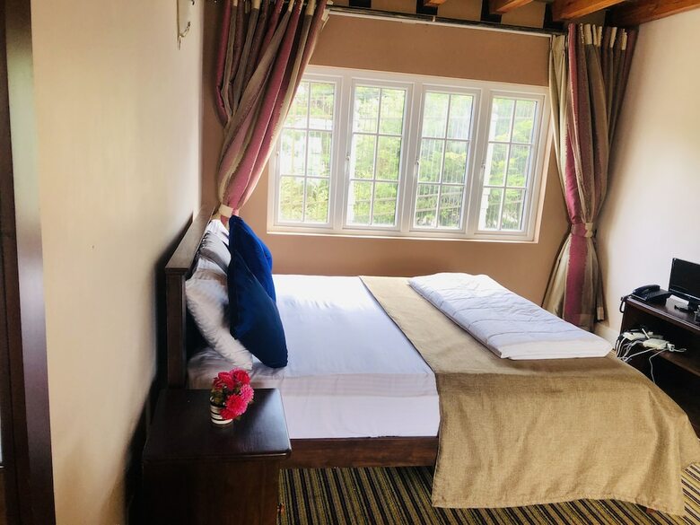 Hotel Swiss Cottage