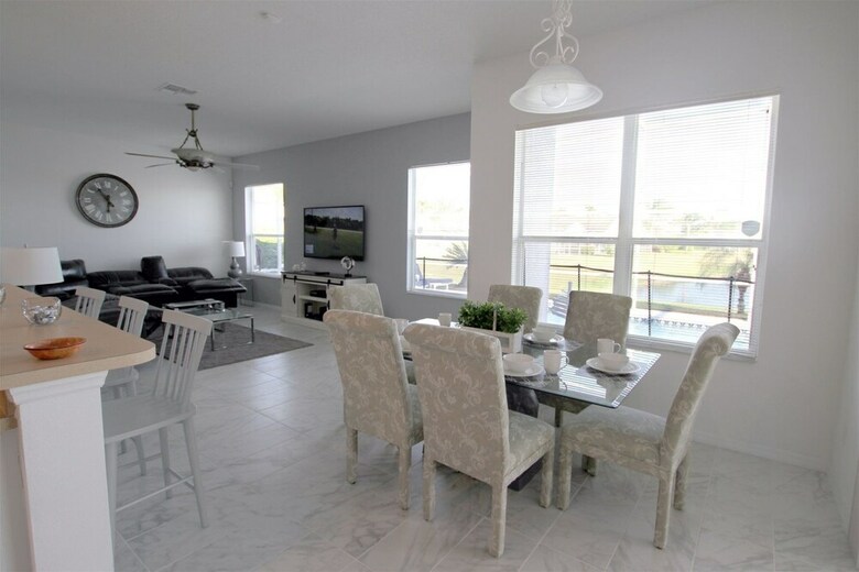 Large 5 Bed Villa With South Facing Pool Overlooking Water