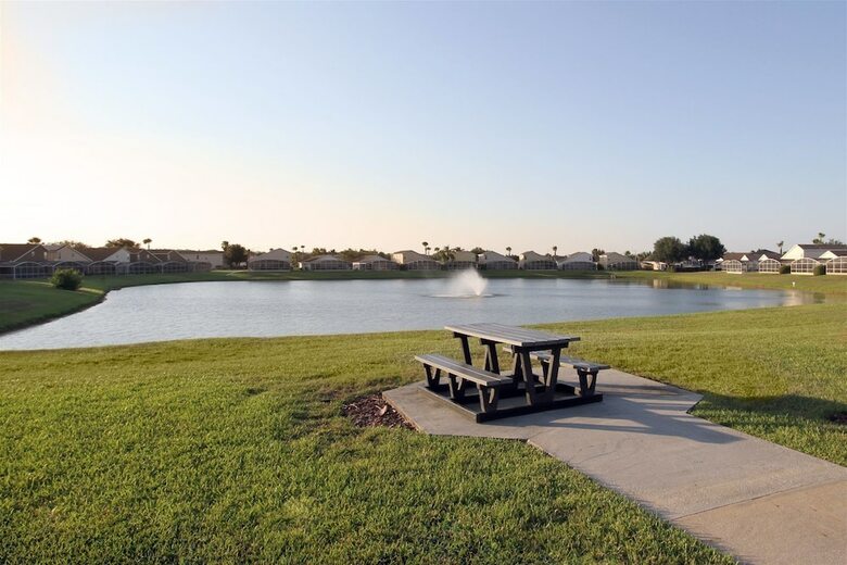 Large 5 Bed Villa With South Facing Pool Overlooking Water