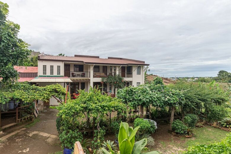 Hotel Casamara Garden Tagaytay