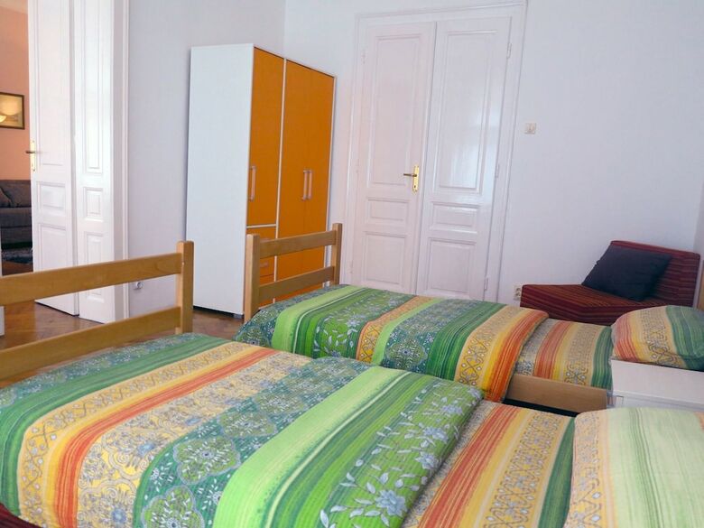 Hostal Traveler's Hostel & Apartments