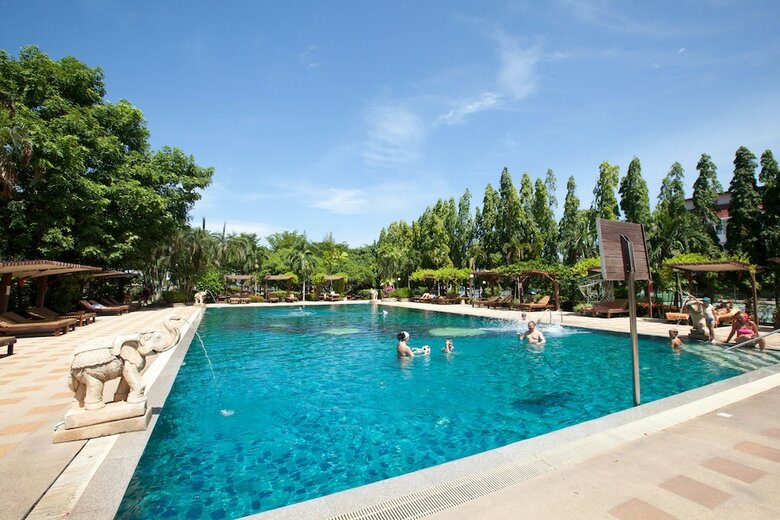 Hotel Pinnacle Grand Jomtien Resort