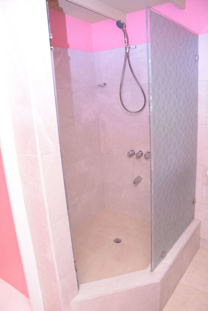 Hillview Apartments