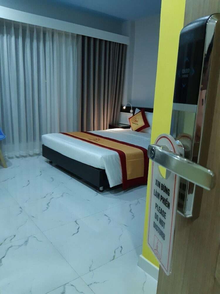 The Six Hotel