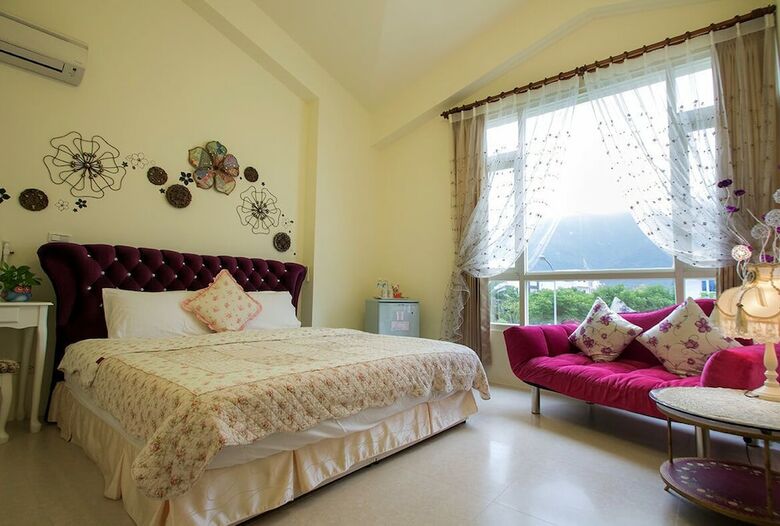 Z. H. Garden Hotel