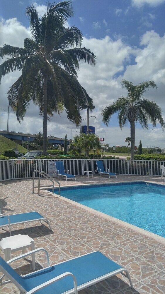Hotel Baymont By Wyndham Florida City