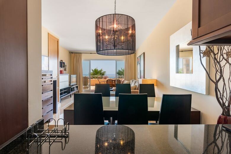 Malibu 8 - Stunning 2br Sea View Condo, Heated Pool