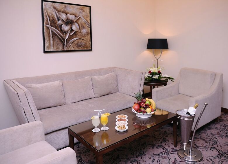 Hotel Al Hamra Palace By Warwick