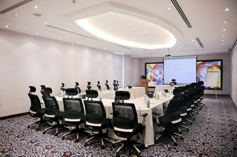 Hotel Al Hamra Palace By Warwick