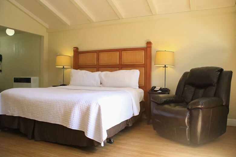 Motel Carmel Resort Inn