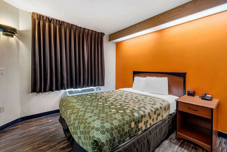Hotel Econo Lodge North Academy