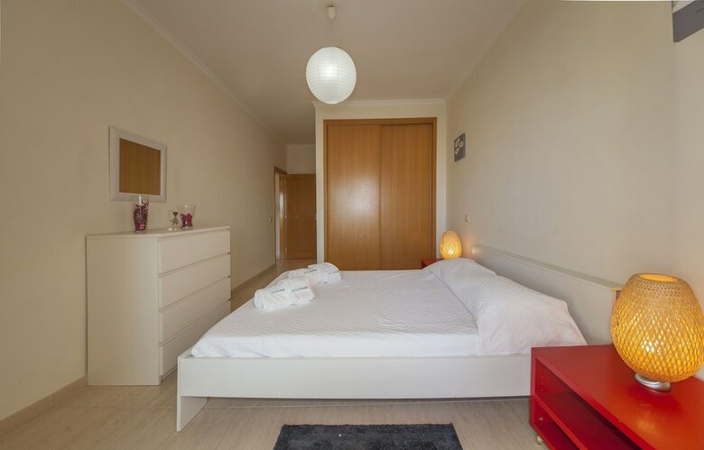 B44 - Alto Do Quint�o Central Apartment