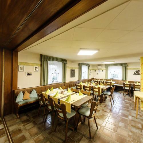 Posada Gasthof Liederhalle
