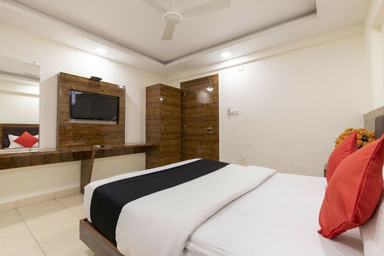 Hotel Capital O 49120 Ak International
