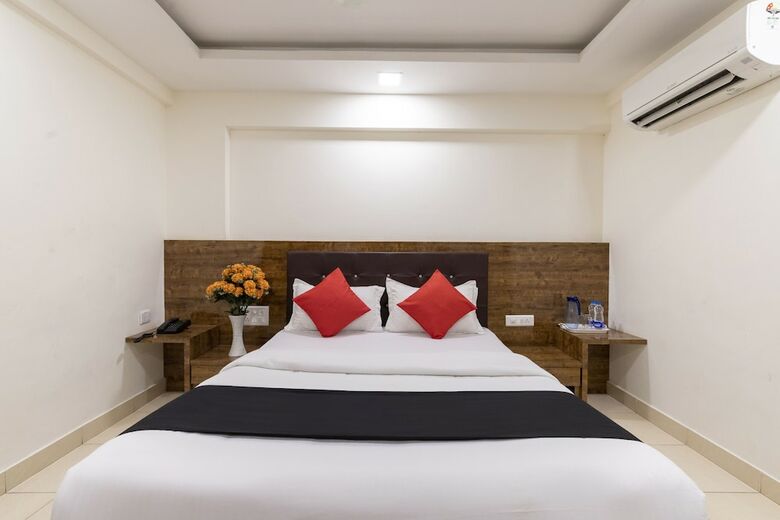 Hotel Capital O 49120 Ak International